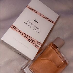 Burberry Her Eau de Parfum with Pink Accents